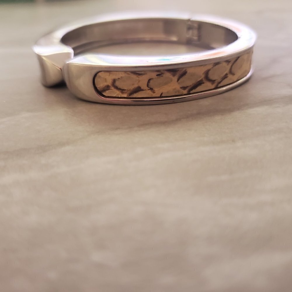 ✨ Stella and Dot Snakeskin Emerson Hinged Bangle ✨ - Picture 2 of 11
